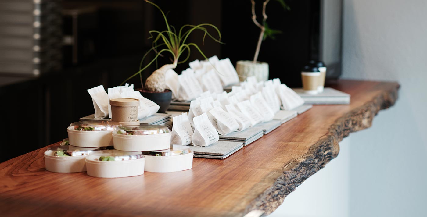 無垢材を使った一枚板カウンターの製作事例|熟成玄米専門店88